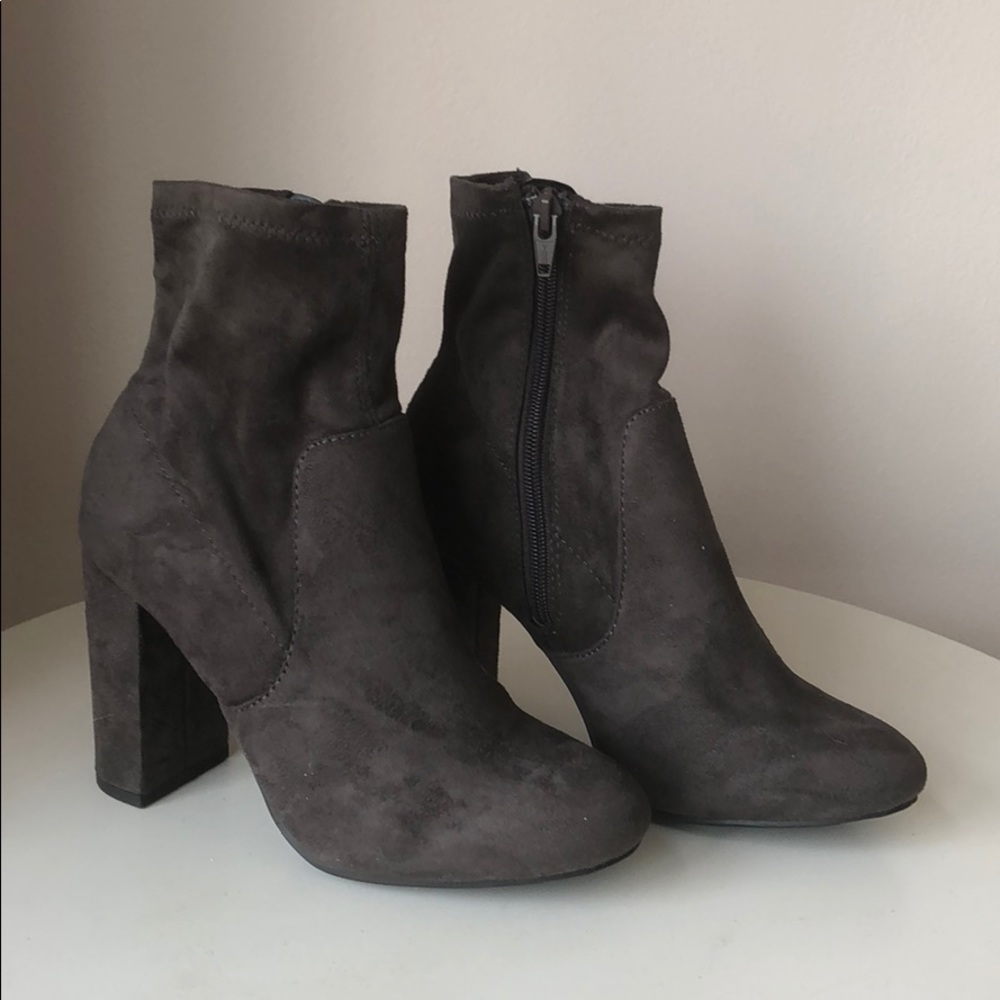 Suede chunky heel bootie